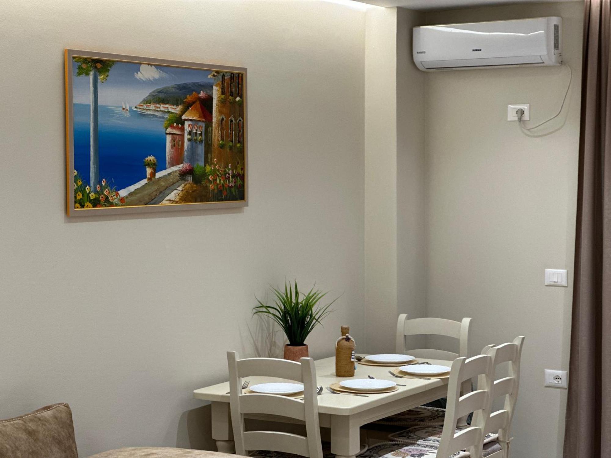 Beachfront Apartment With Balcony Vlorë Exterior foto