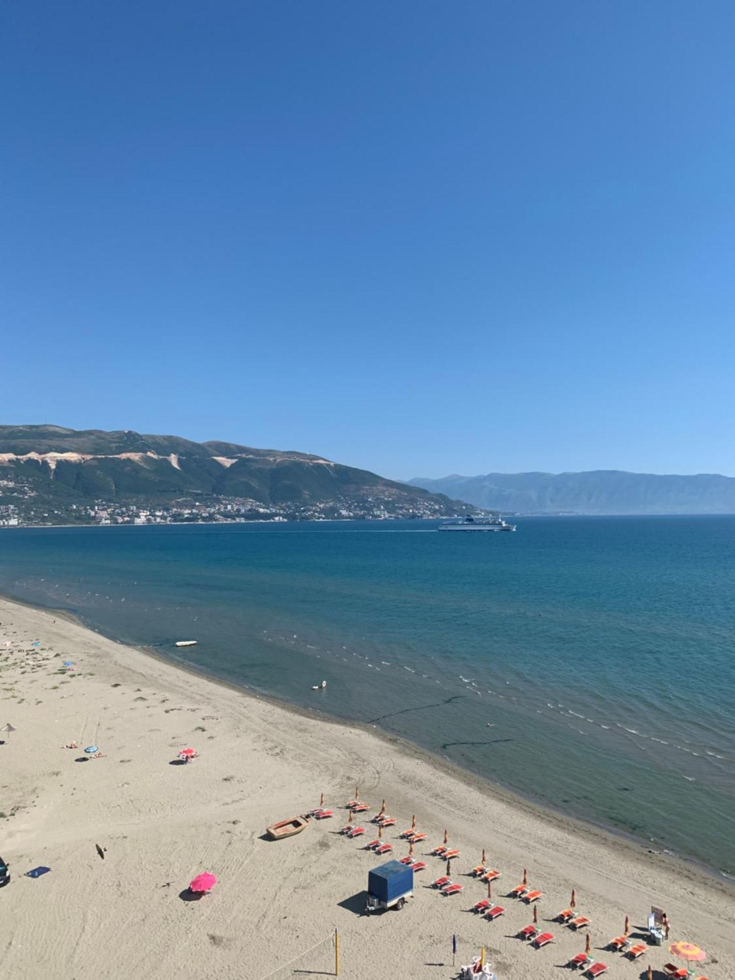 Beachfront Apartment With Balcony Vlorë Exterior foto